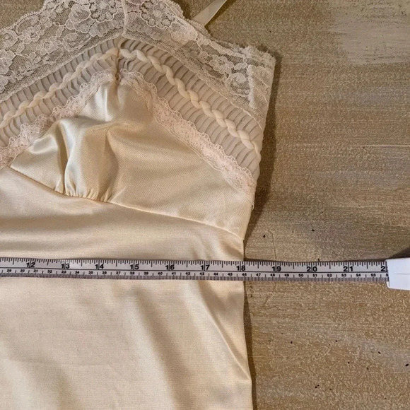 VINTAGE lingerie by Vincent. Ivory color with lace trim. - Picture 8 of 10